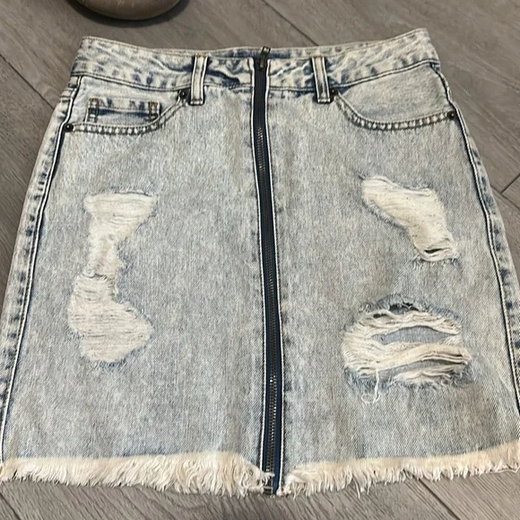 Forever 21 Denim Distressed Skirt - Blue size small - Picture 2 of 7